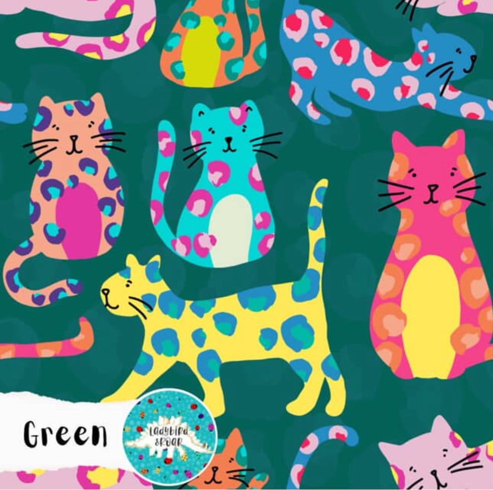 Ladybird & Roar: Green kitties